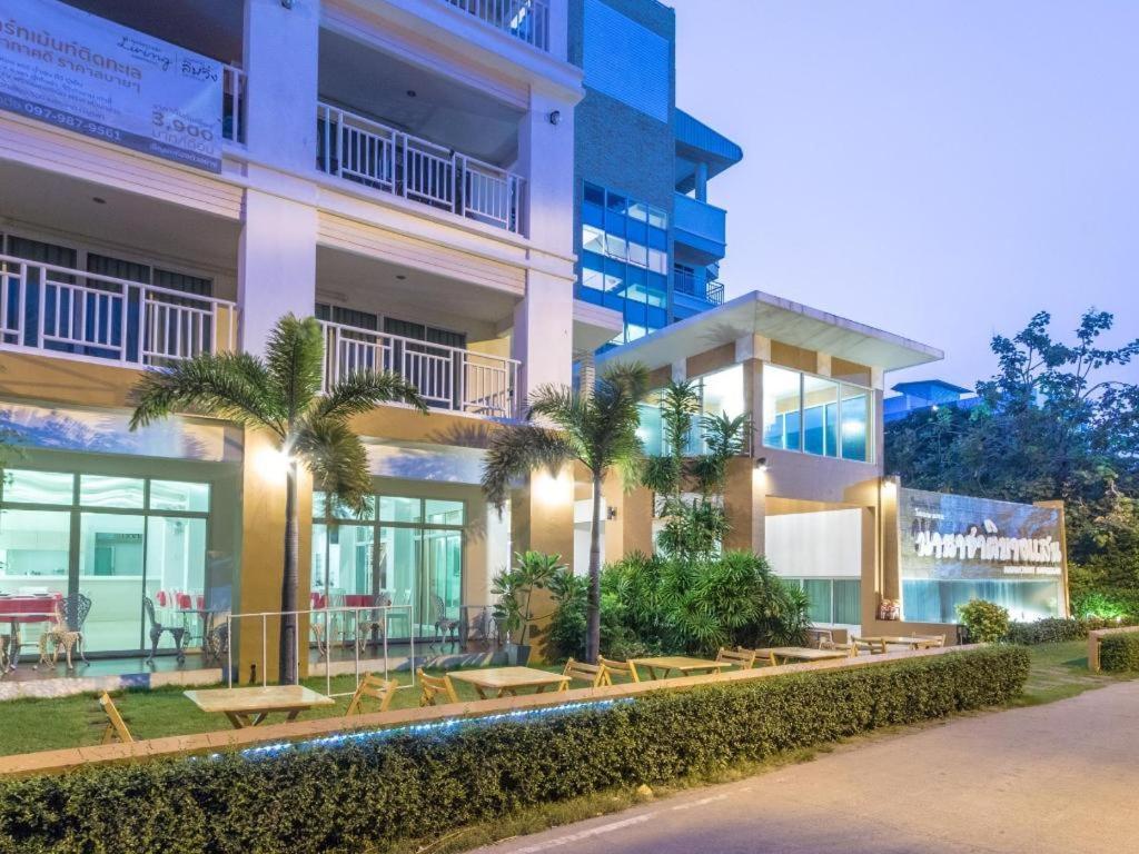 Nana Chat Bangsaen Hotel 시 라차 외부 사진