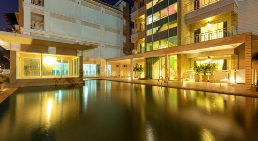 Nana Chat Bangsaen Hotel 시 라차 외부 사진